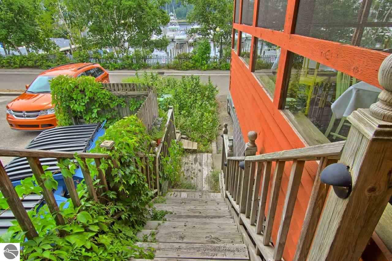 320 Main St, Frankfort, MI 49635